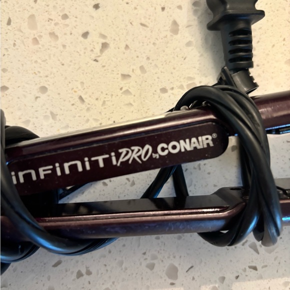 Hair Straightener - Picture 2 of 2